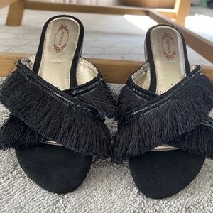 Joyfolie Women’s black  fringe & velvet slides sandals 6